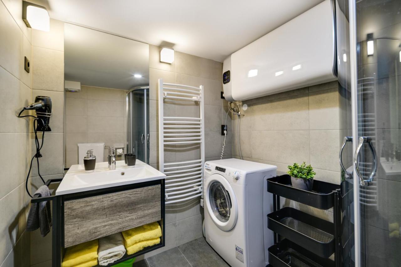 Luxury Apartment In The City Center With Parking Budapest Exteriör bild