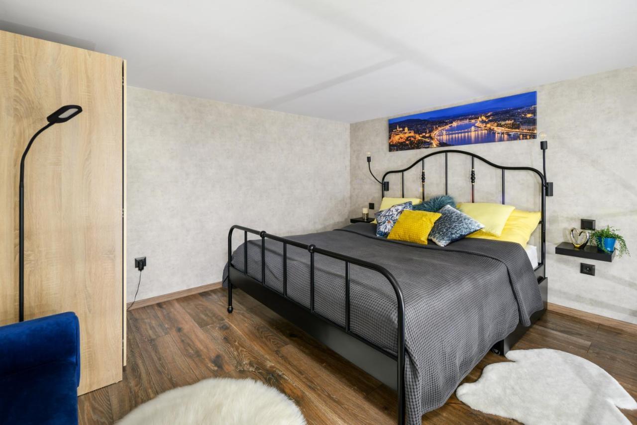 Luxury Apartment In The City Center With Parking Budapest Exteriör bild